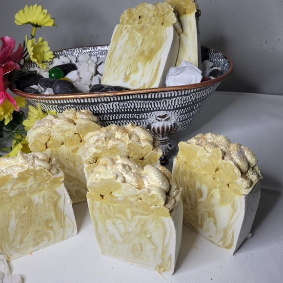 Sandlewood scented 2 large handmade soap bars - Picture 3 of 12